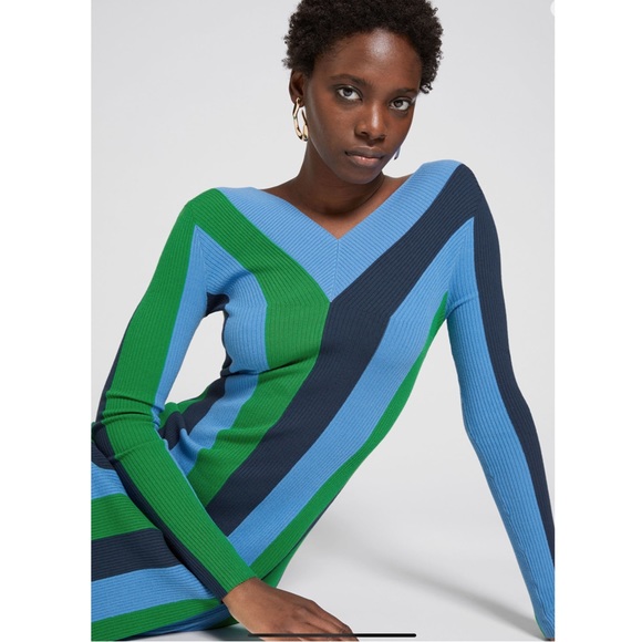 & OTHER STORIES ~ Fitted V-Neck Knitted
Dress (NWT) - Picture 4 of 7